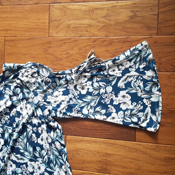 Ricki's Woman's Floral Open Arm Bell Sleeve Top Size XXL - Picture 10 of 16